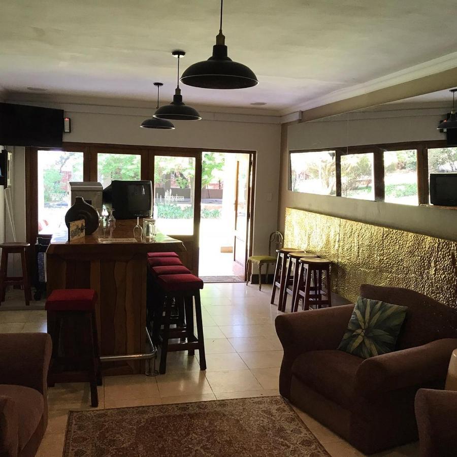 Or Tambo Guest House Kempton Park Exterior foto