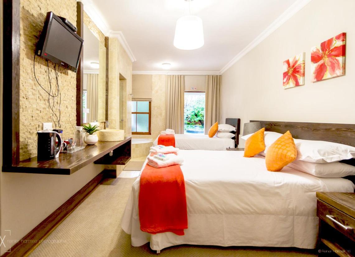 Or Tambo Guest House Kempton Park Exterior foto