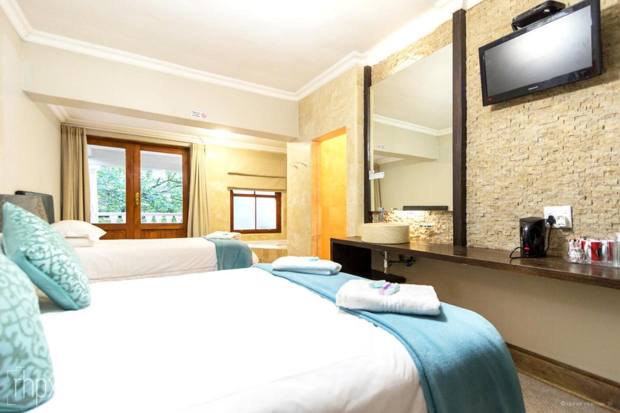 Or Tambo Guest House Kempton Park Exterior foto