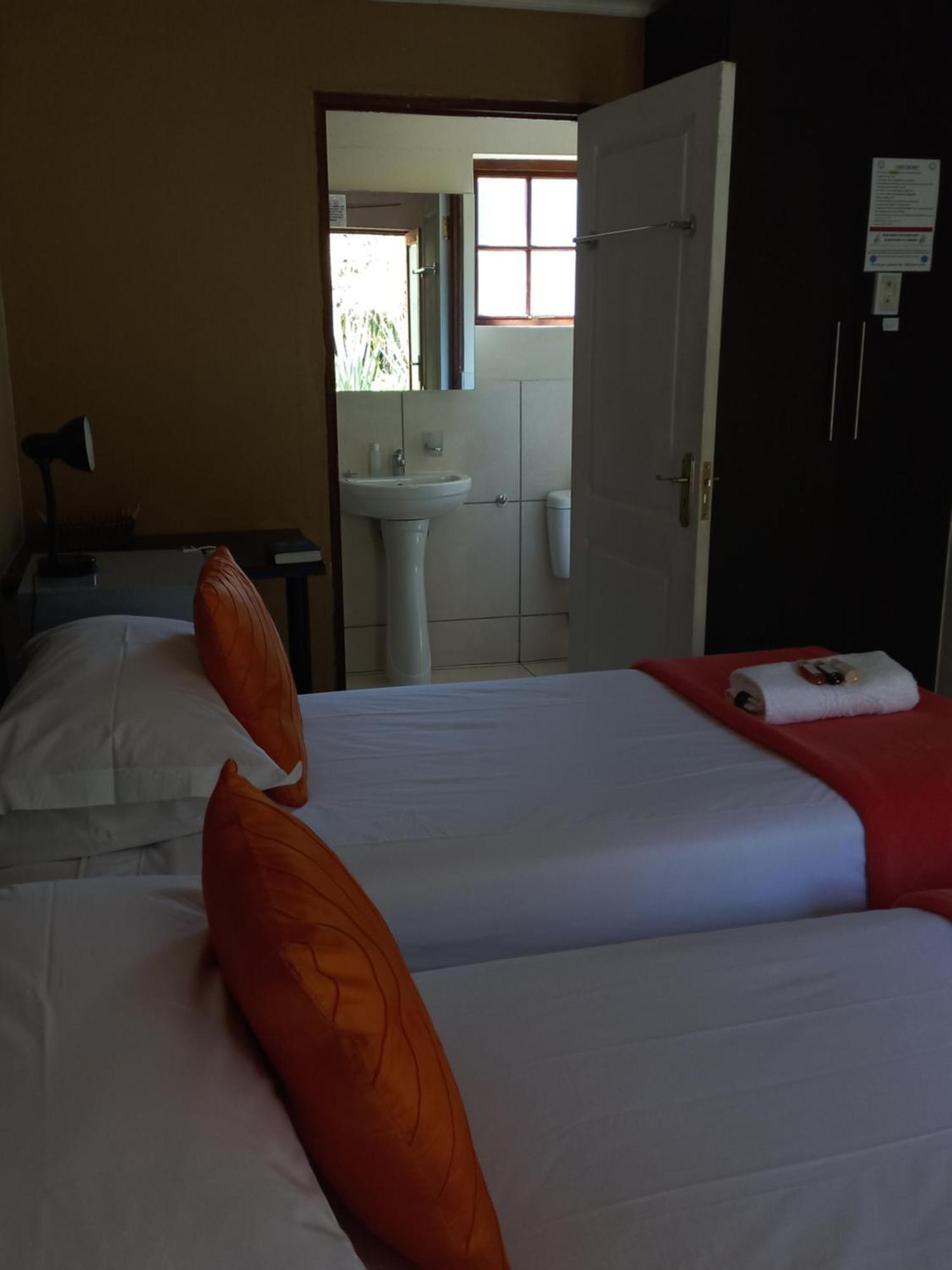 Or Tambo Guest House Kempton Park Exterior foto