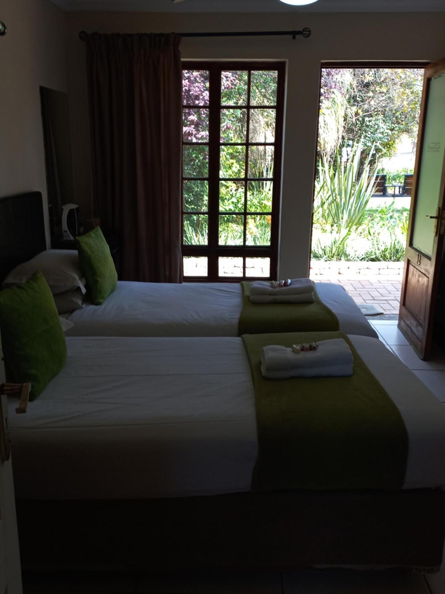 Or Tambo Guest House Kempton Park Exterior foto