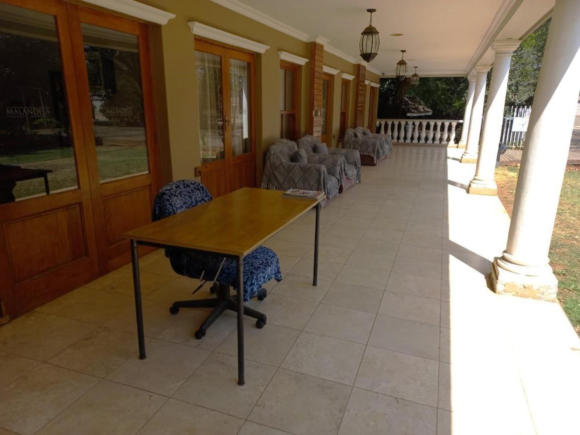 Or Tambo Guest House Kempton Park Exterior foto