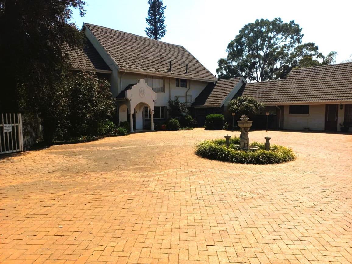 Or Tambo Guest House Kempton Park Exterior foto