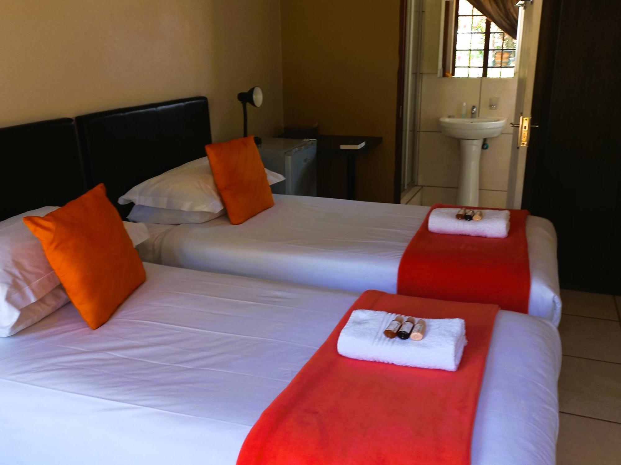 Or Tambo Guest House Kempton Park Exterior foto