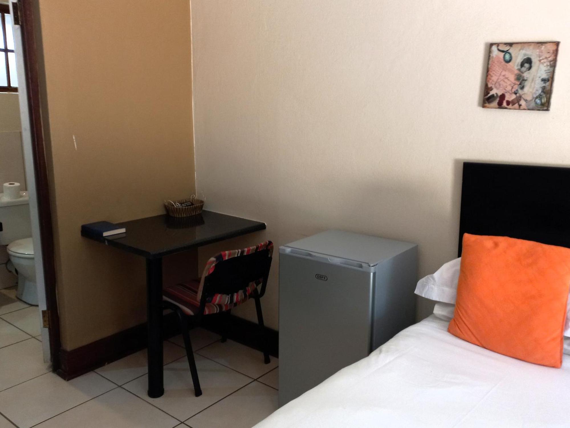 Or Tambo Guest House Kempton Park Exterior foto