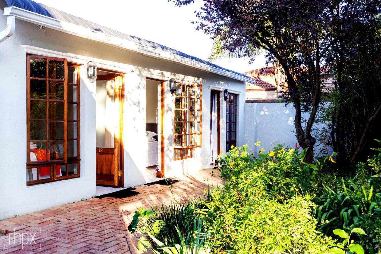Or Tambo Guest House Kempton Park Exterior foto
