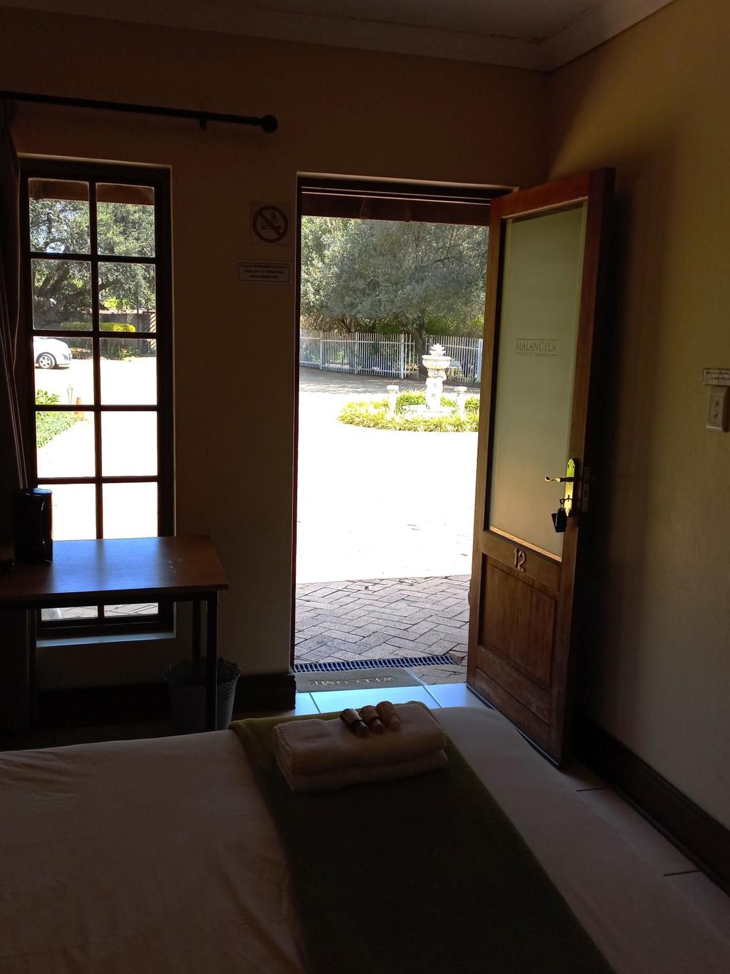 Or Tambo Guest House Kempton Park Exterior foto