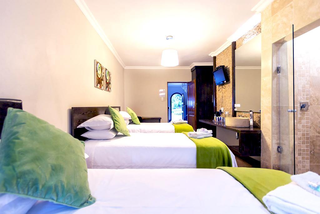 Or Tambo Guest House Kempton Park Exterior foto