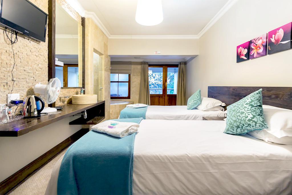 Or Tambo Guest House Kempton Park Exterior foto