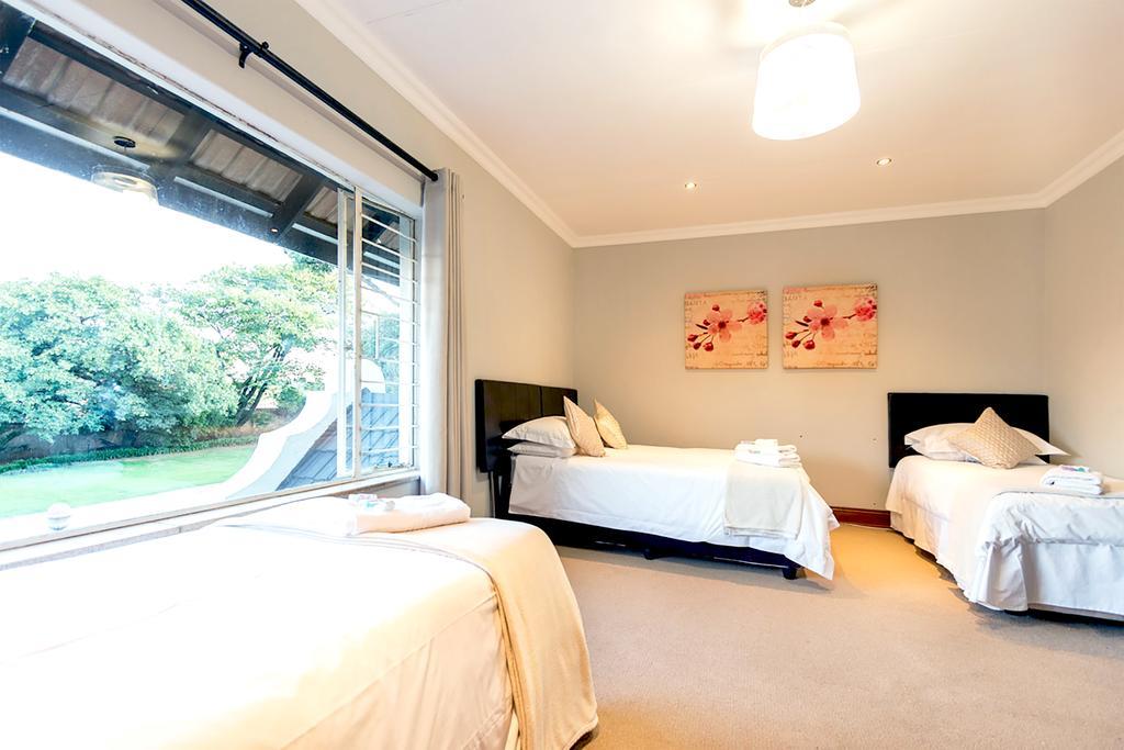 Or Tambo Guest House Kempton Park Exterior foto