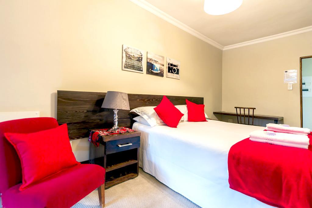 Or Tambo Guest House Kempton Park Exterior foto