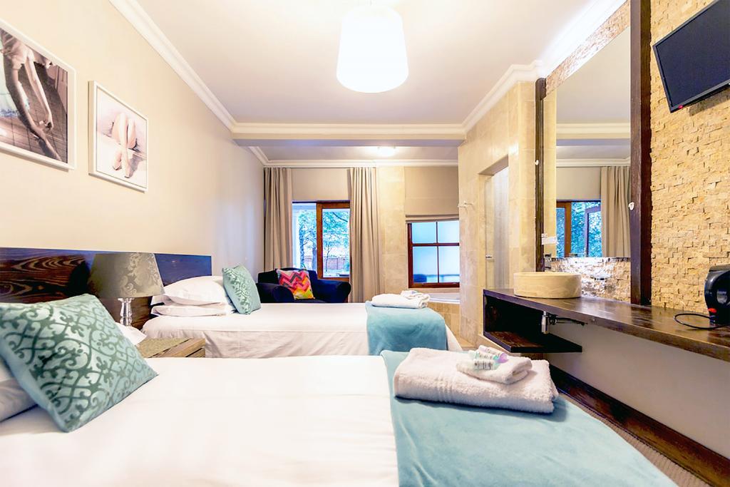 Or Tambo Guest House Kempton Park Exterior foto